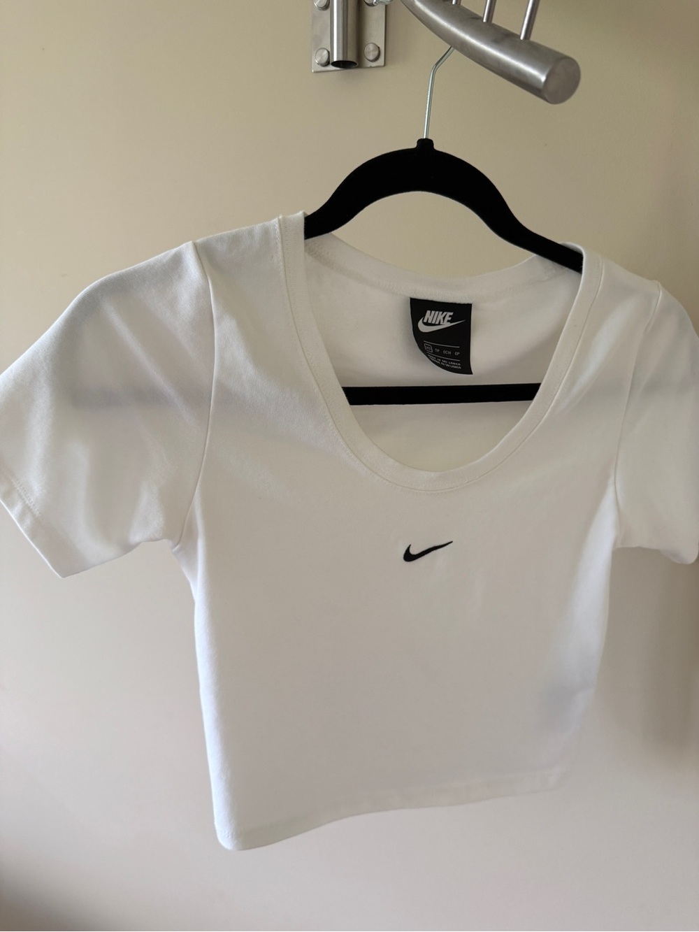 Nike White Scoop Neck Cropped Tee